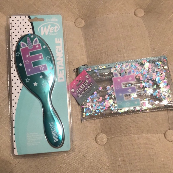 E Unicorn Wet brush and makeup brushes/case